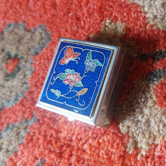 Tiny Vintage Box - Picture 2 of 7